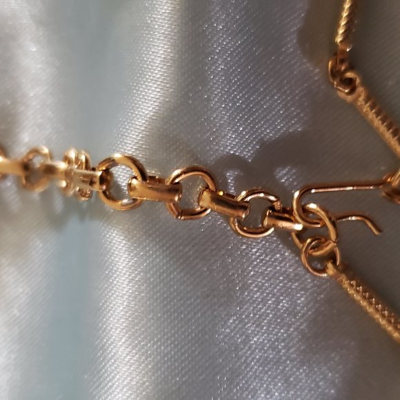 Sarah Coventry Gold Tone Necklace - Picture 3 of 7